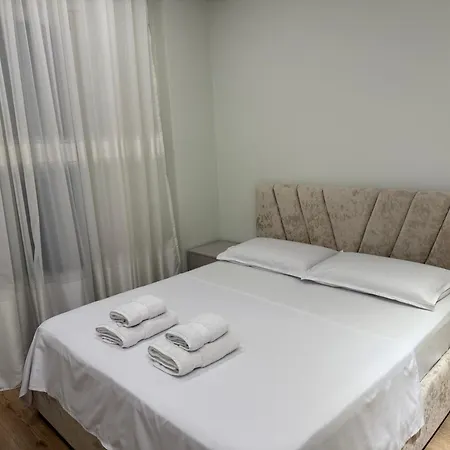 Διαμέρισμα Priam 2 *